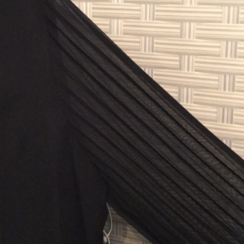 Black long sleeve blouse w/pleated sleeves. - Picture 2 of 4